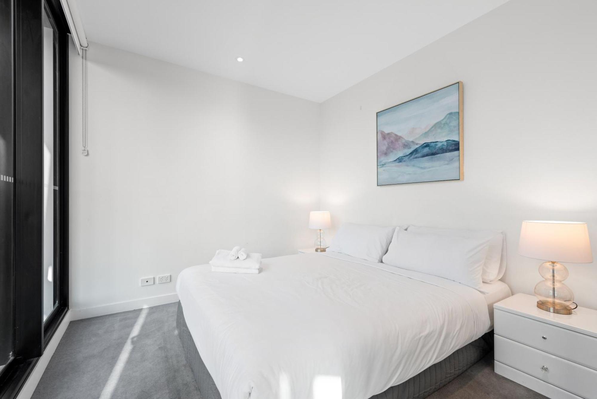 Apartment Stunning Mountain Views Infinity Pool, Gym, Park *