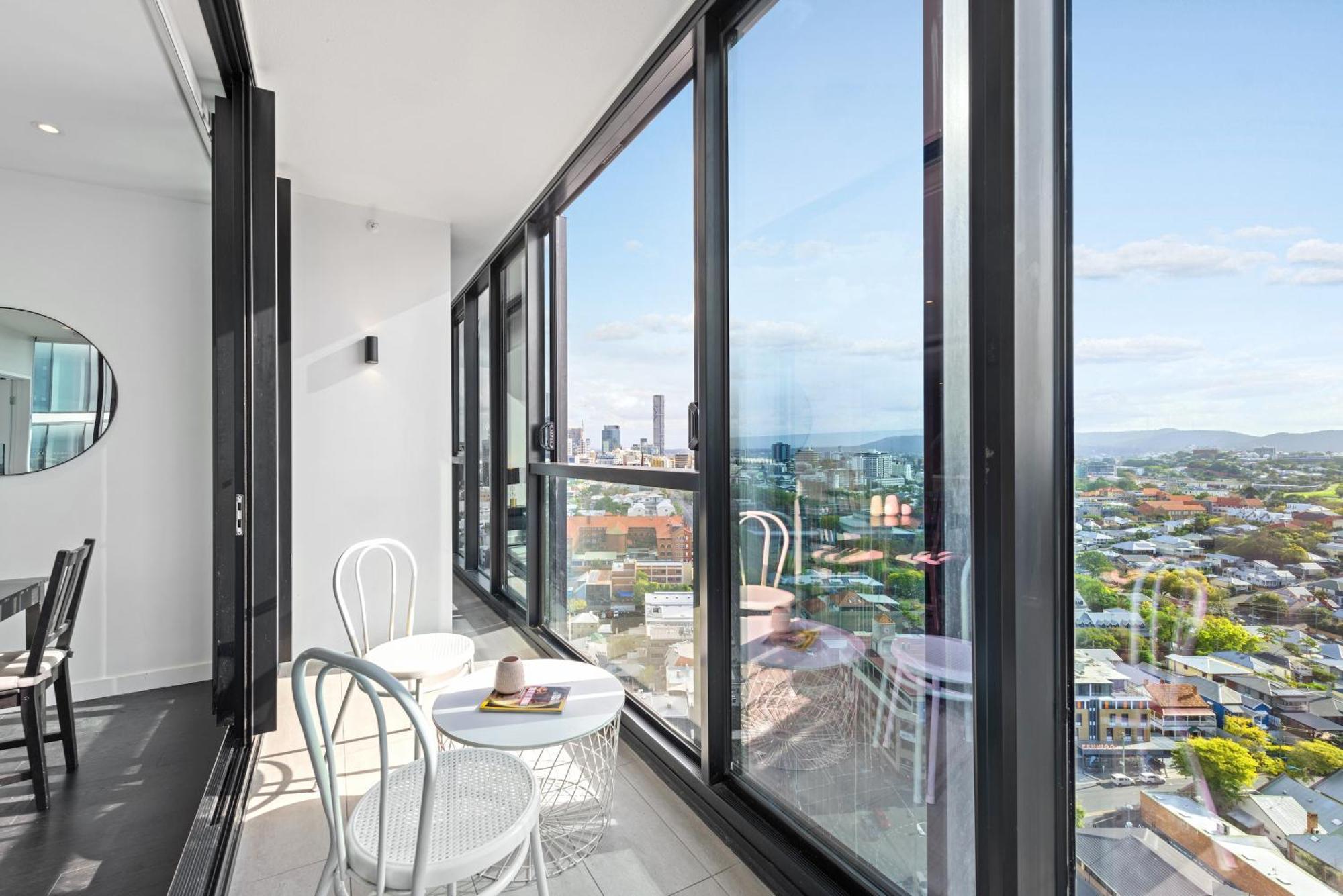 Stunning Mountain Views Infinity Pool, Gym, Park *