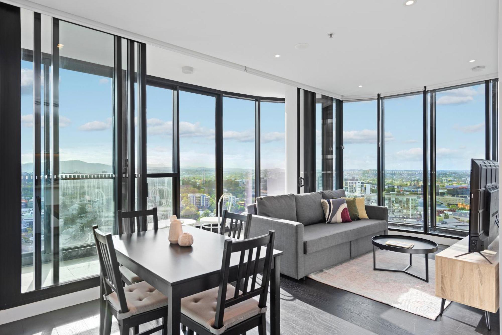 Apartment Stunning Mountain Views Infinity Pool, Gym, Park *