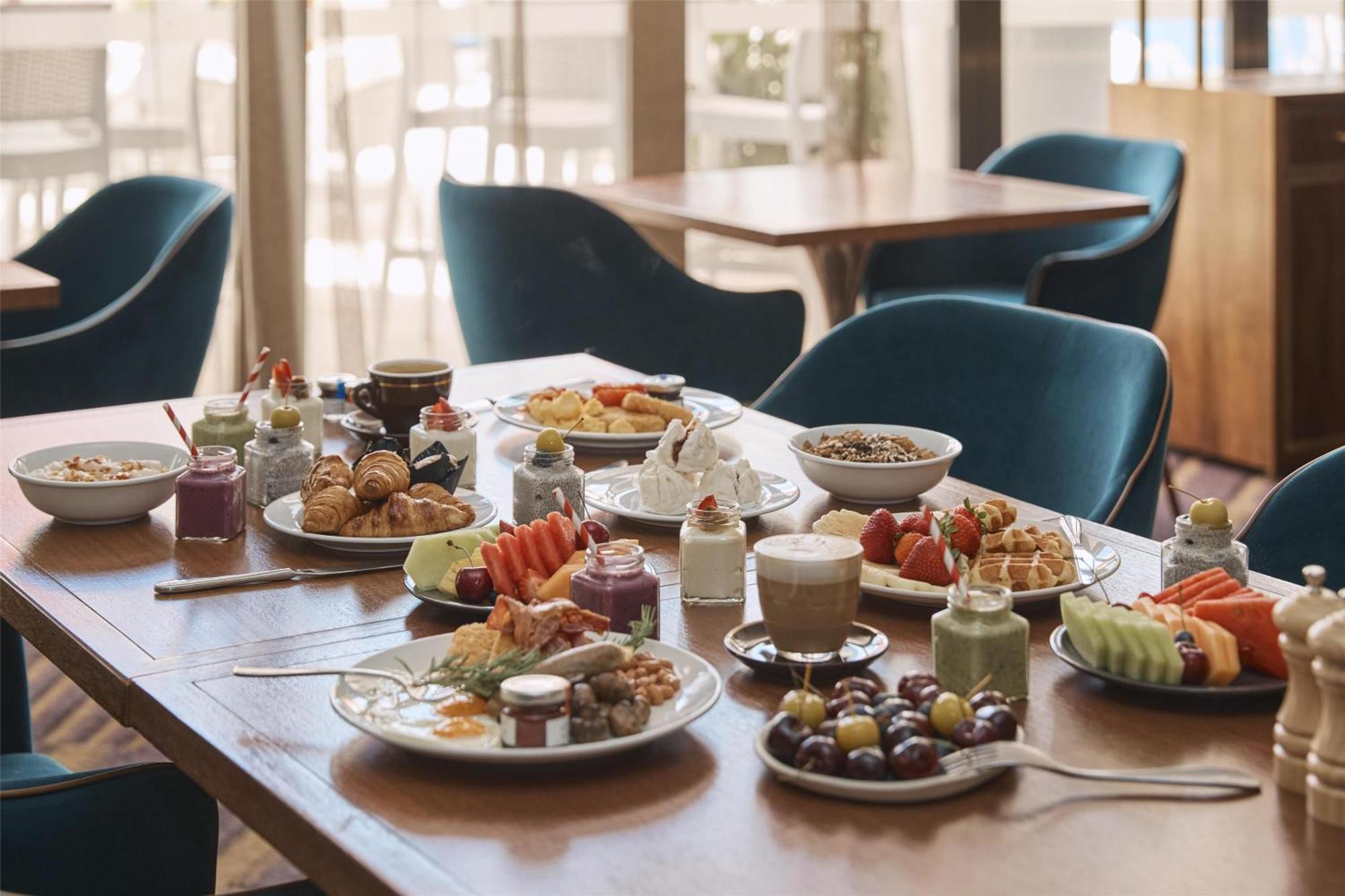 Hotel Rydges South Bank 4*