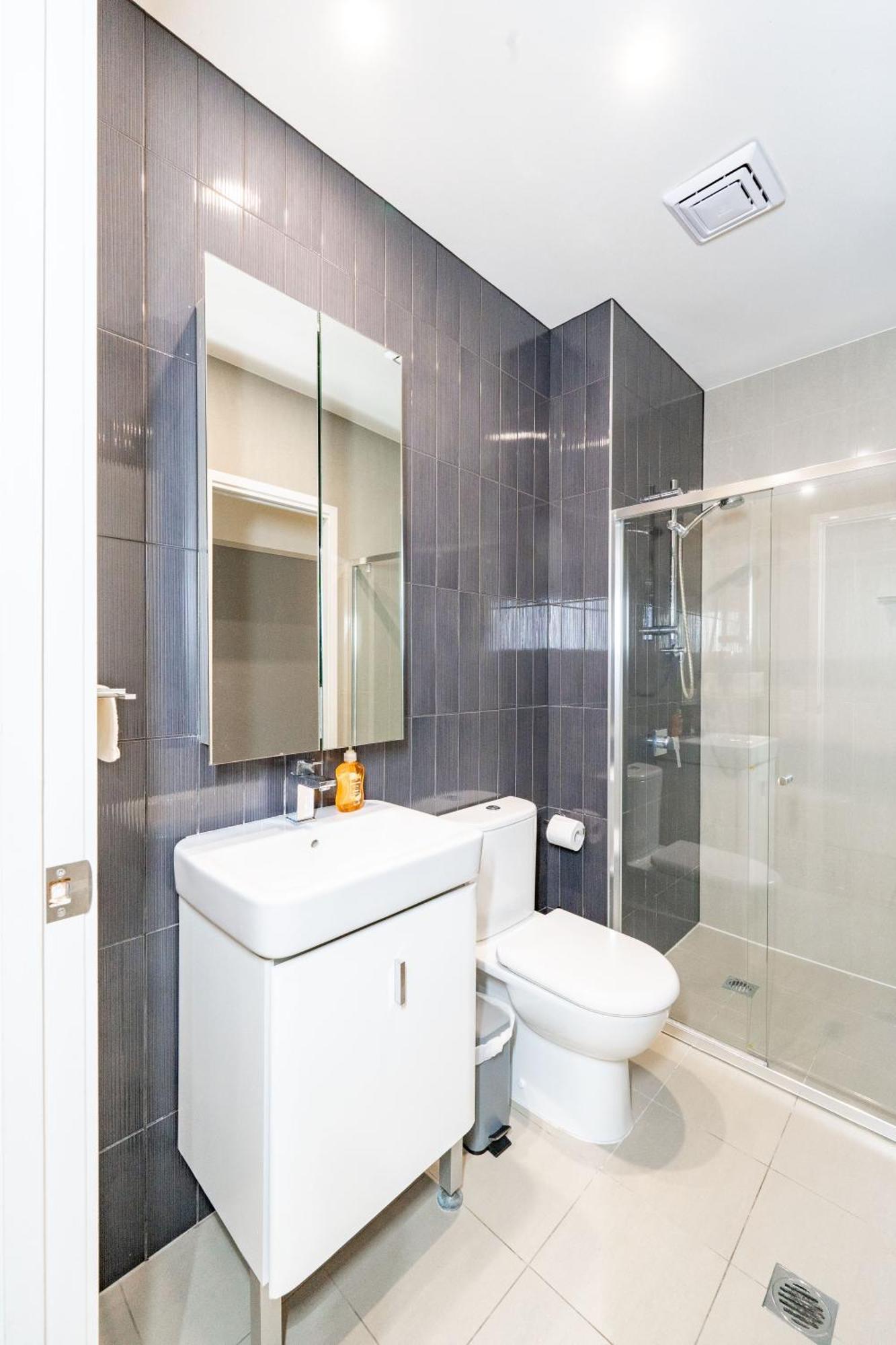 Modern 2br 2ba With Parking In South * Brisbane