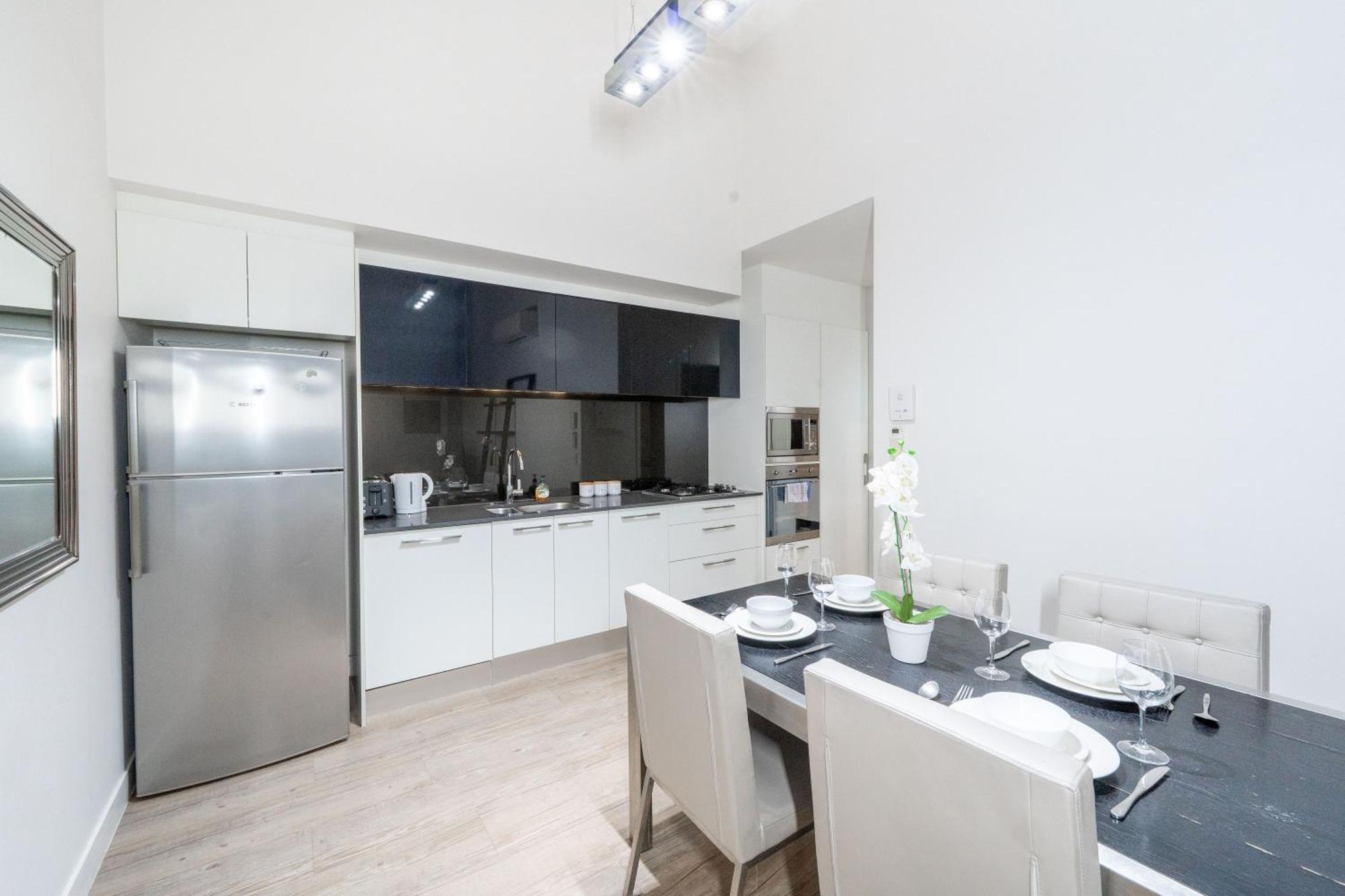 Modern 2br 2ba With Parking In South Brisbane