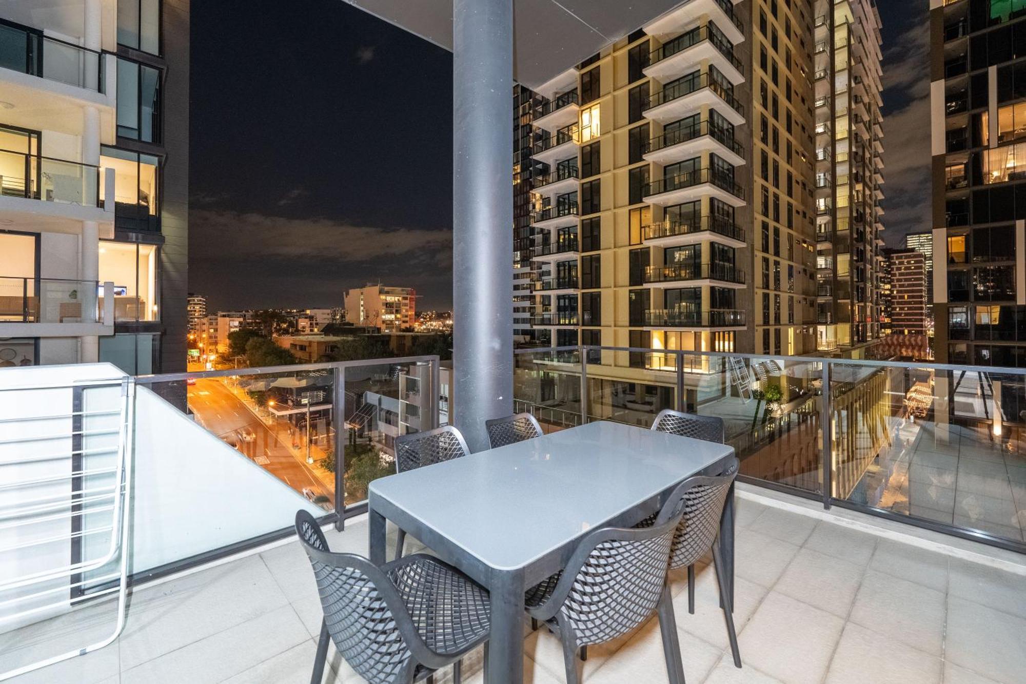 Apartment Modern 2br 2ba With Parking In South Brisbane