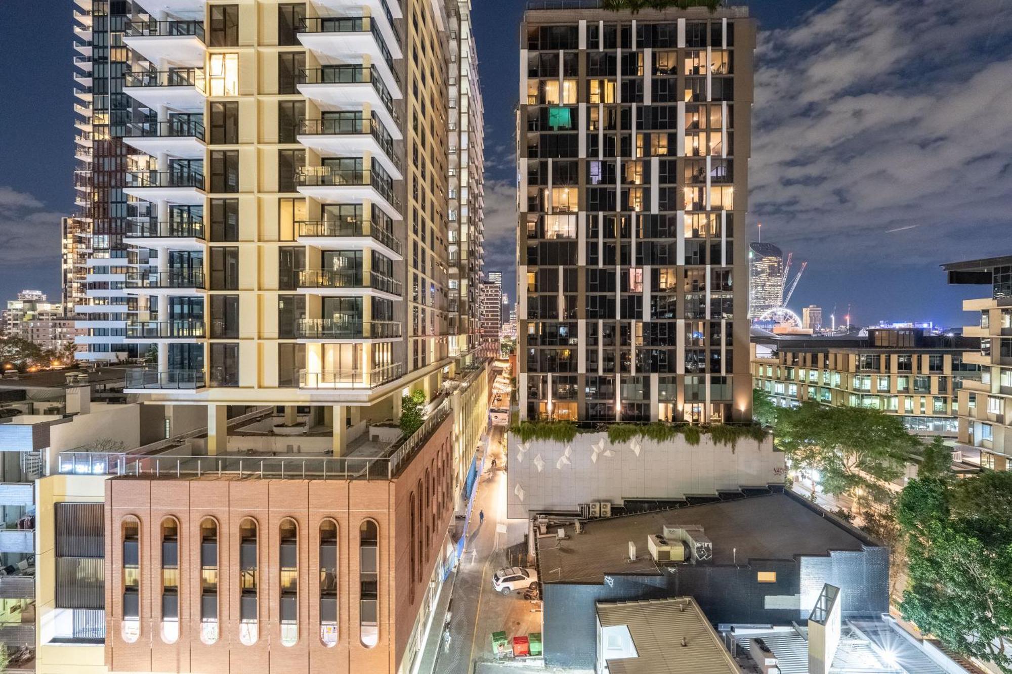 Modern 2br 2ba With Parking In South Brisbane