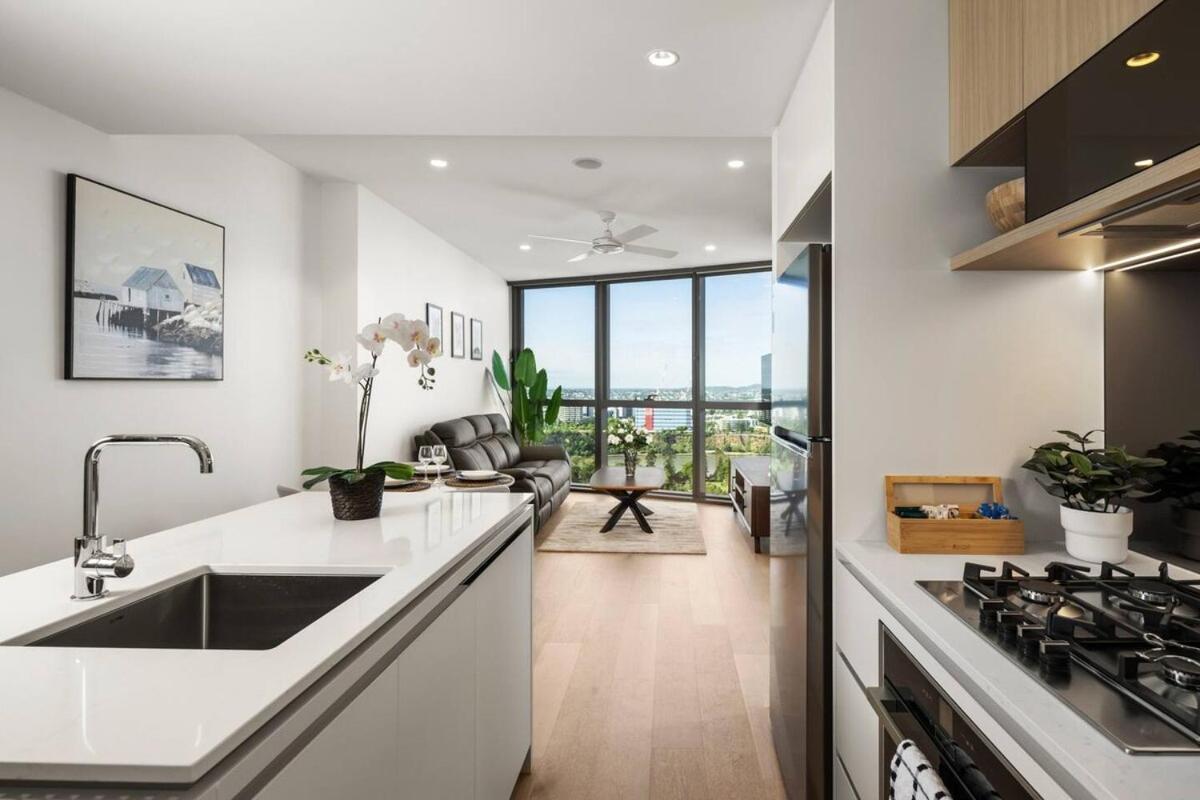 New Luxe 2br Queens Wharf *