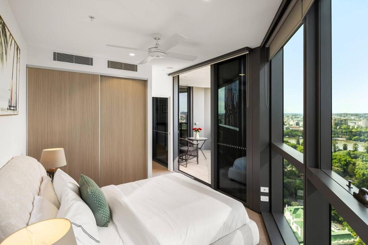 New Luxe 2br Queens Wharf