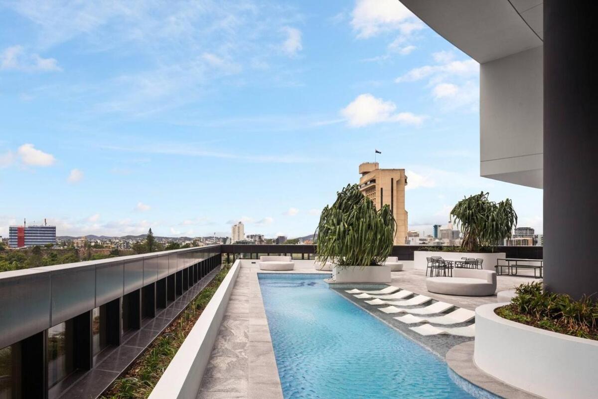 New Luxe 2br Queens Wharf