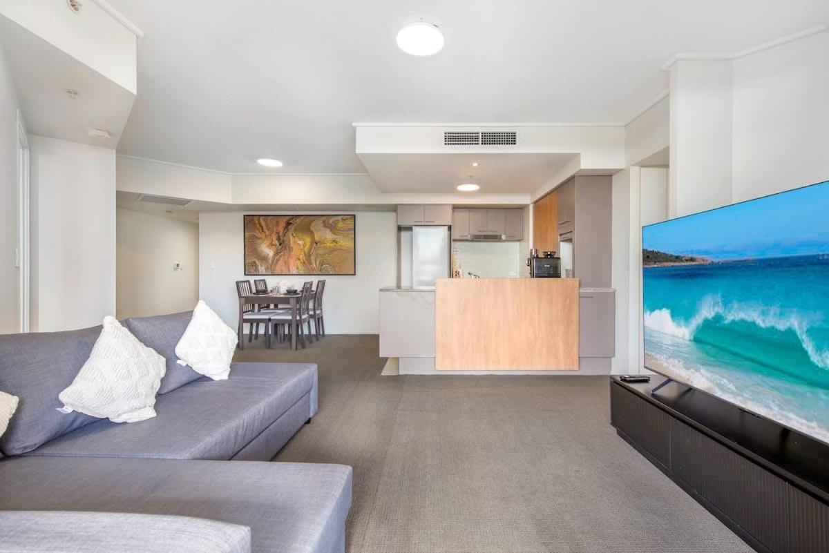 Arcade In The Sky- Views Games & Vibes Apartment *