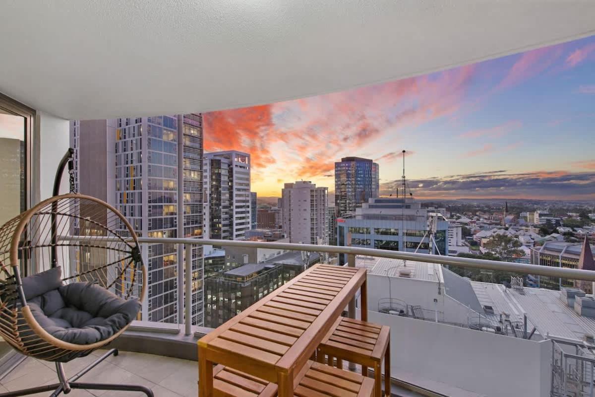 Arcade In The Sky- Views Games & Vibes Apartment