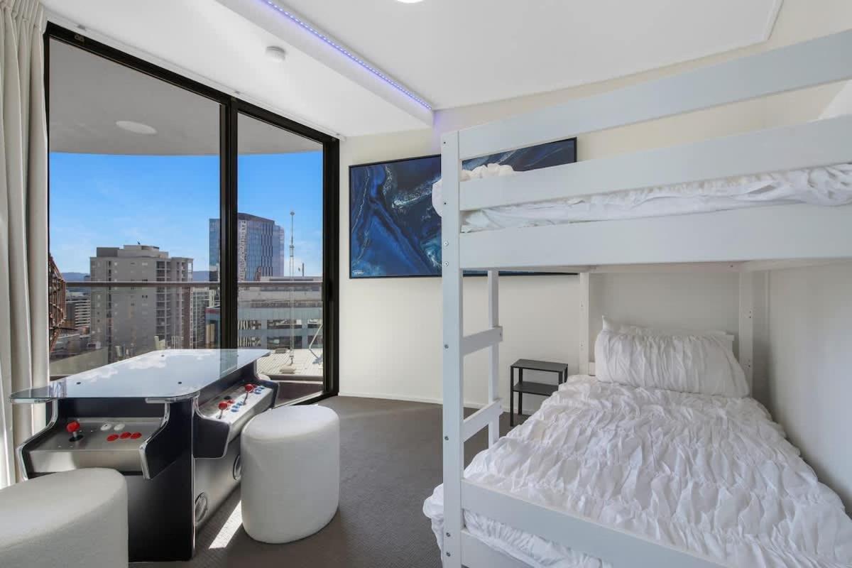 Apartment Arcade In The Sky- Views Games & Vibes Brisbane