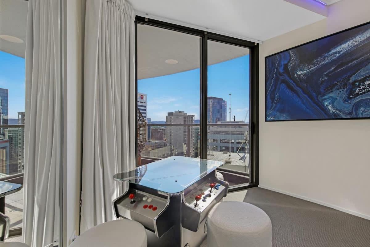 Arcade In The Sky- Views Games & Vibes Apartment *