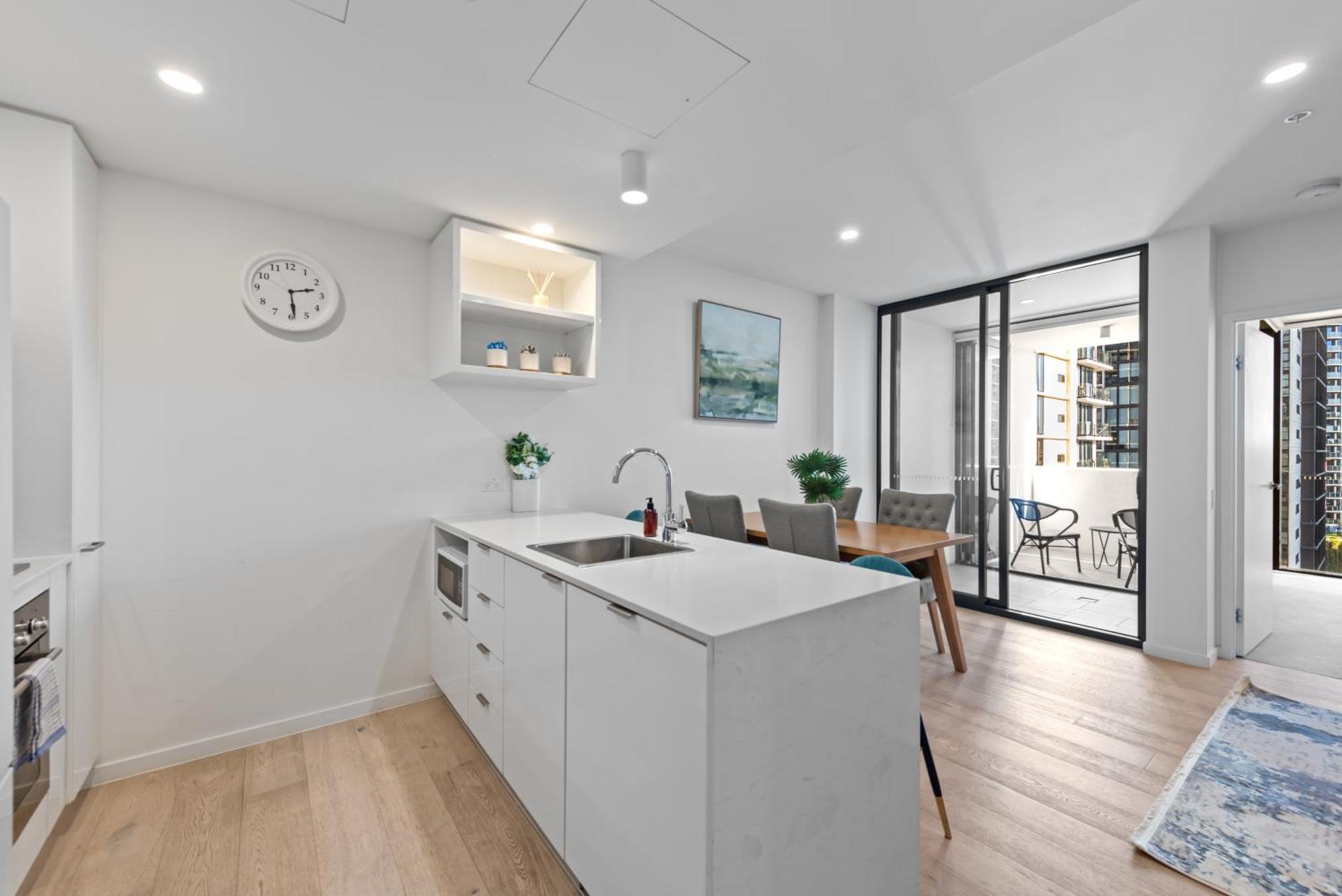 Apartment Stylish In Southbank Location With Parking