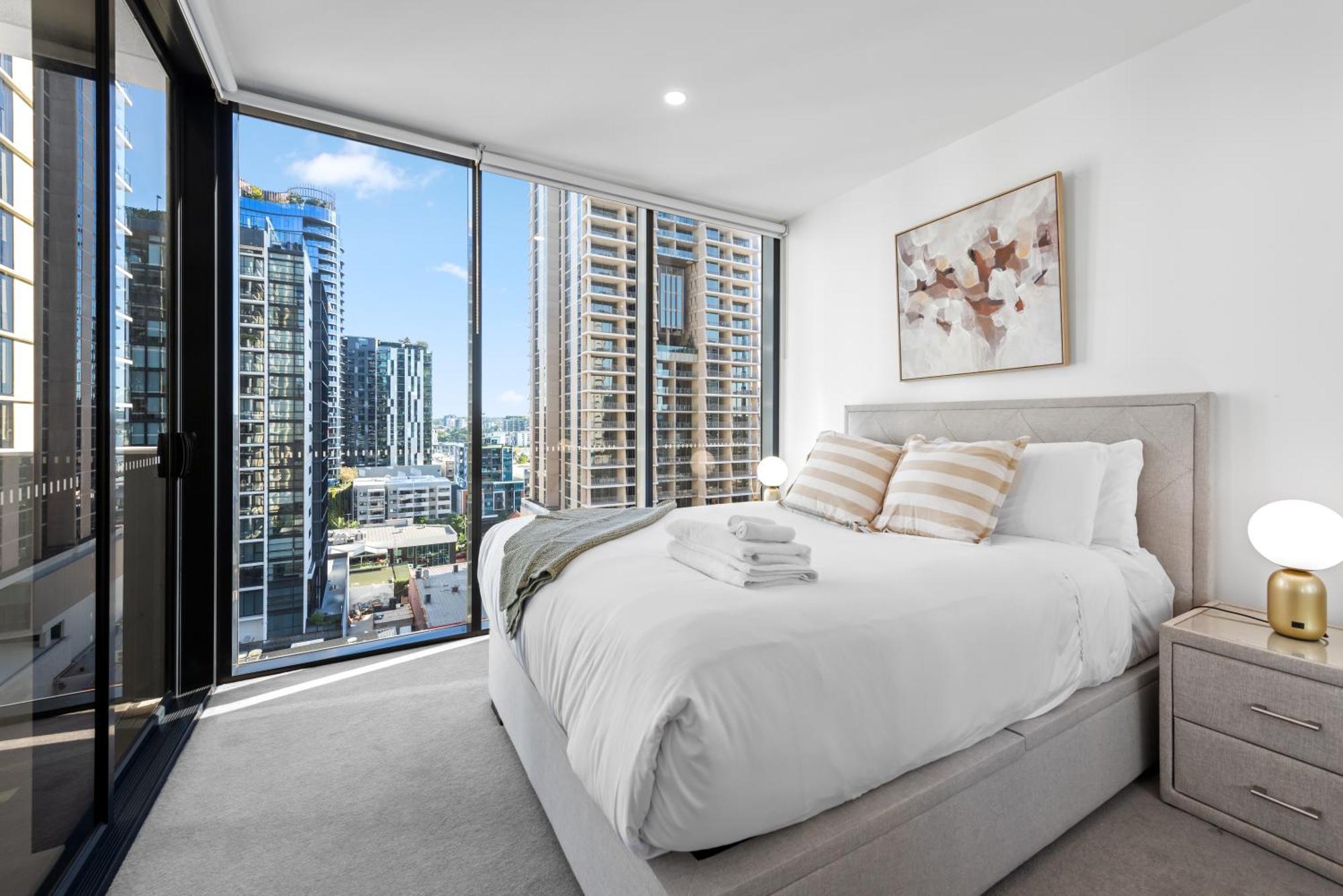 Stylish In Southbank Location With Parking