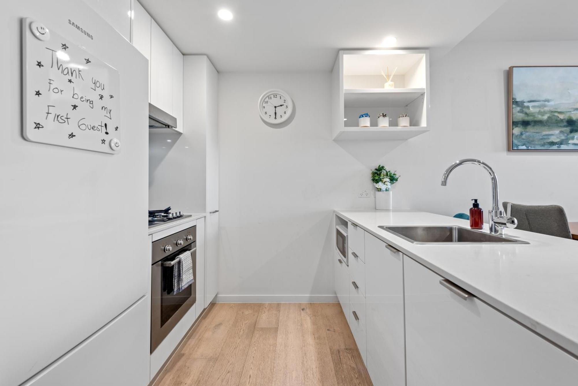 Apartment Stylish In Southbank Location With Parking *