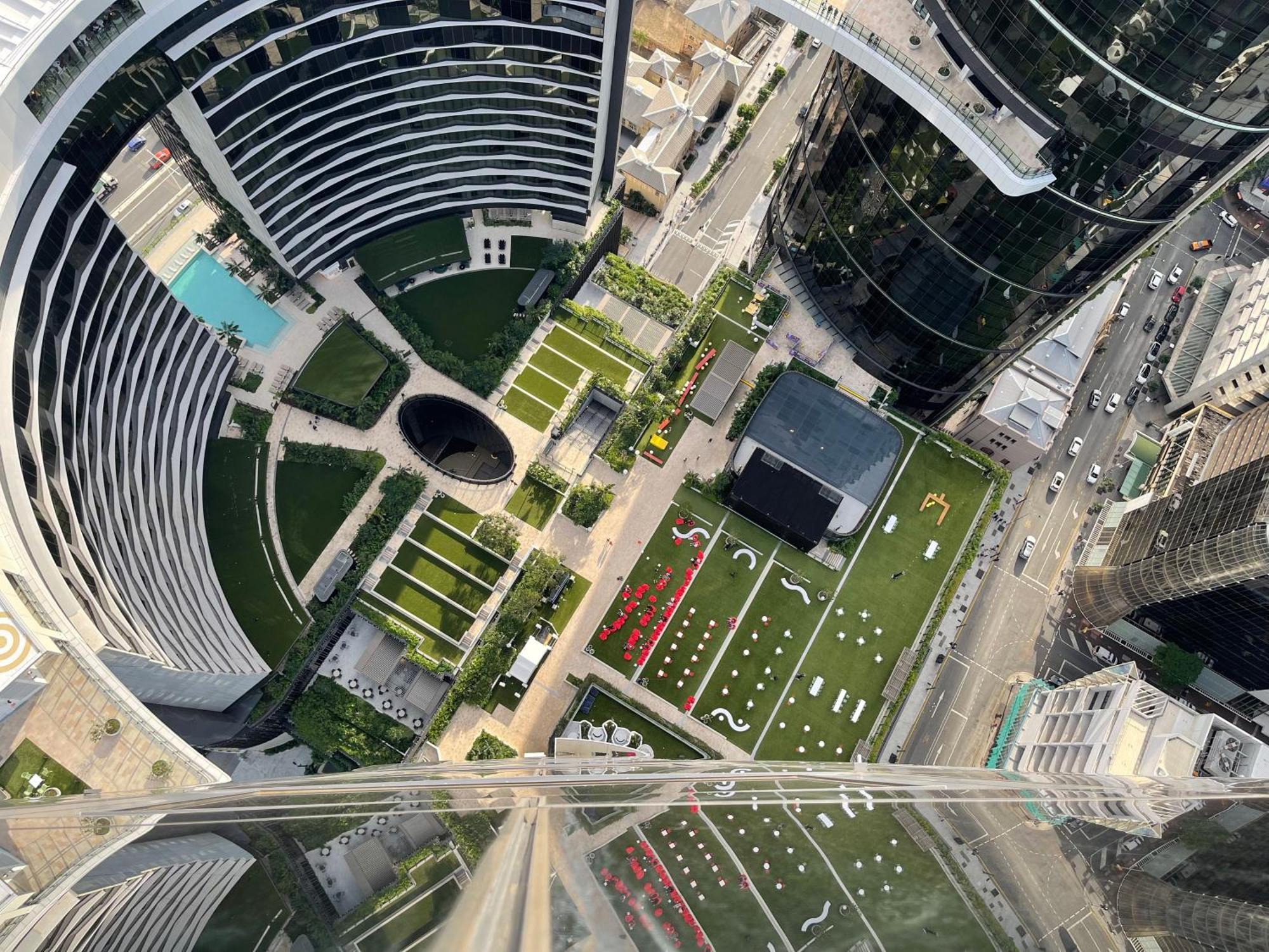 Luxury 50th Floor 2br At Queens Wharf With Parking