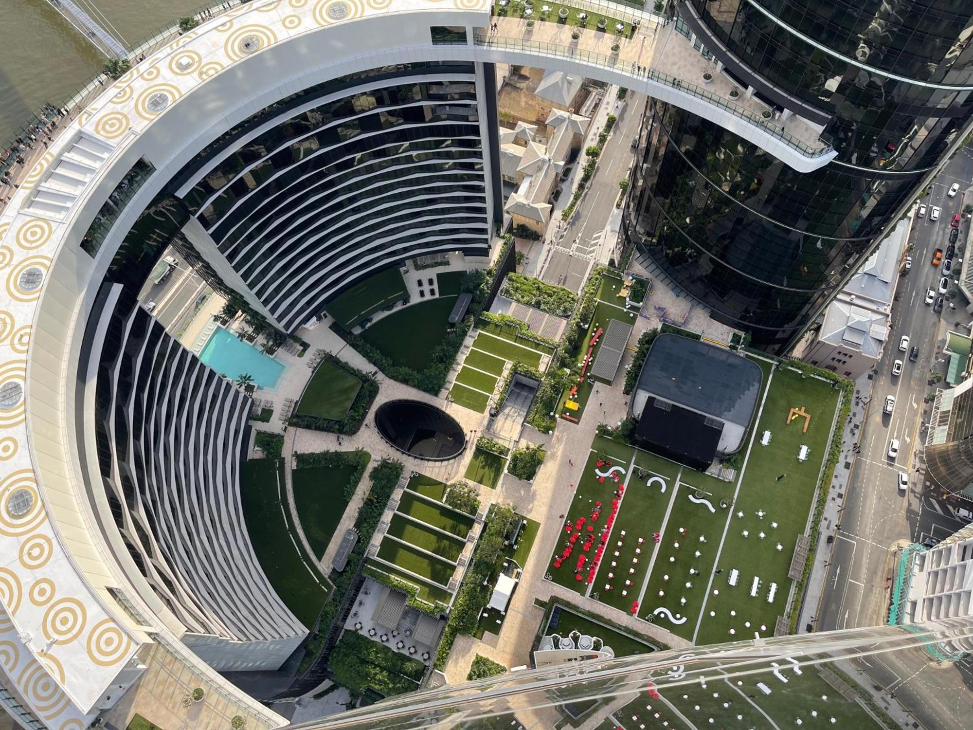 Luxury 50th Floor 2br At Queens Wharf With Parking *