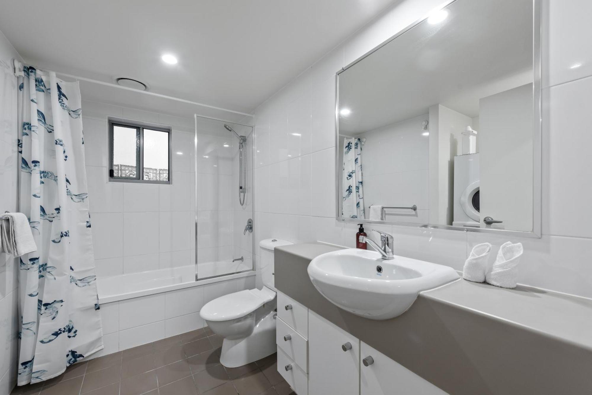 Spacious And With Huge Courtyard And Parking Apartment