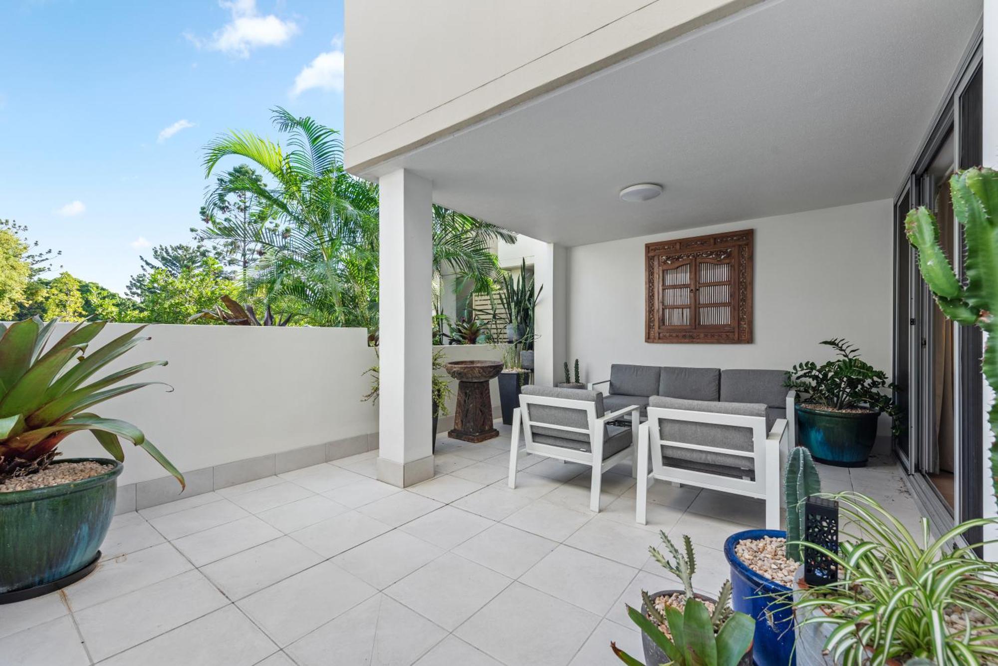 Spacious And With Huge Courtyard And Parking * Brisbane