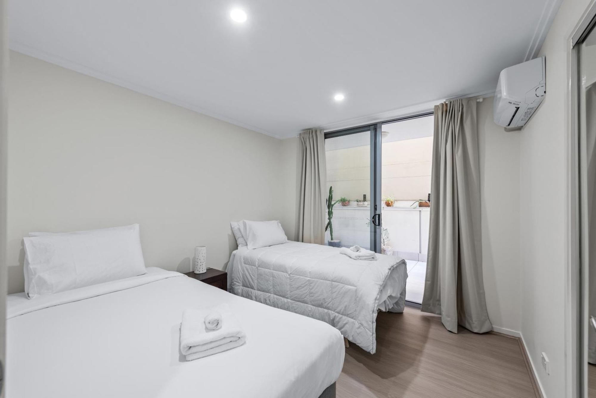 Spacious And With Huge Courtyard And Parking Apartment *