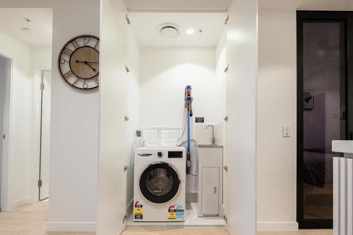 Stunning River View 2 br Casino Qw *