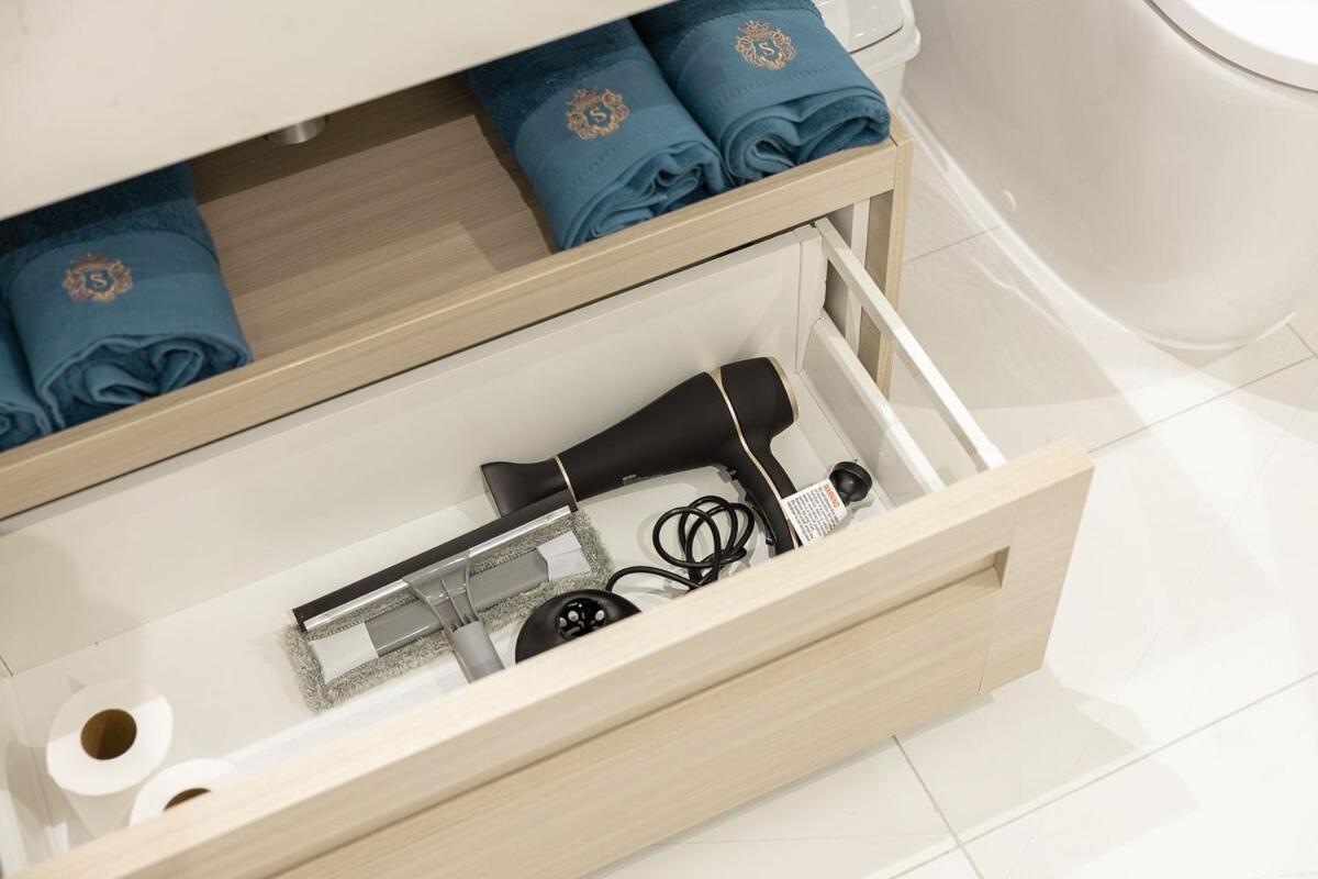 Stunning River View 2 br Casino Qw