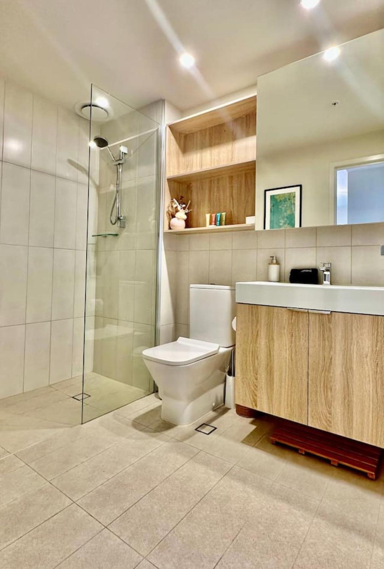 1br With Stunning Views Heart Of Apartment