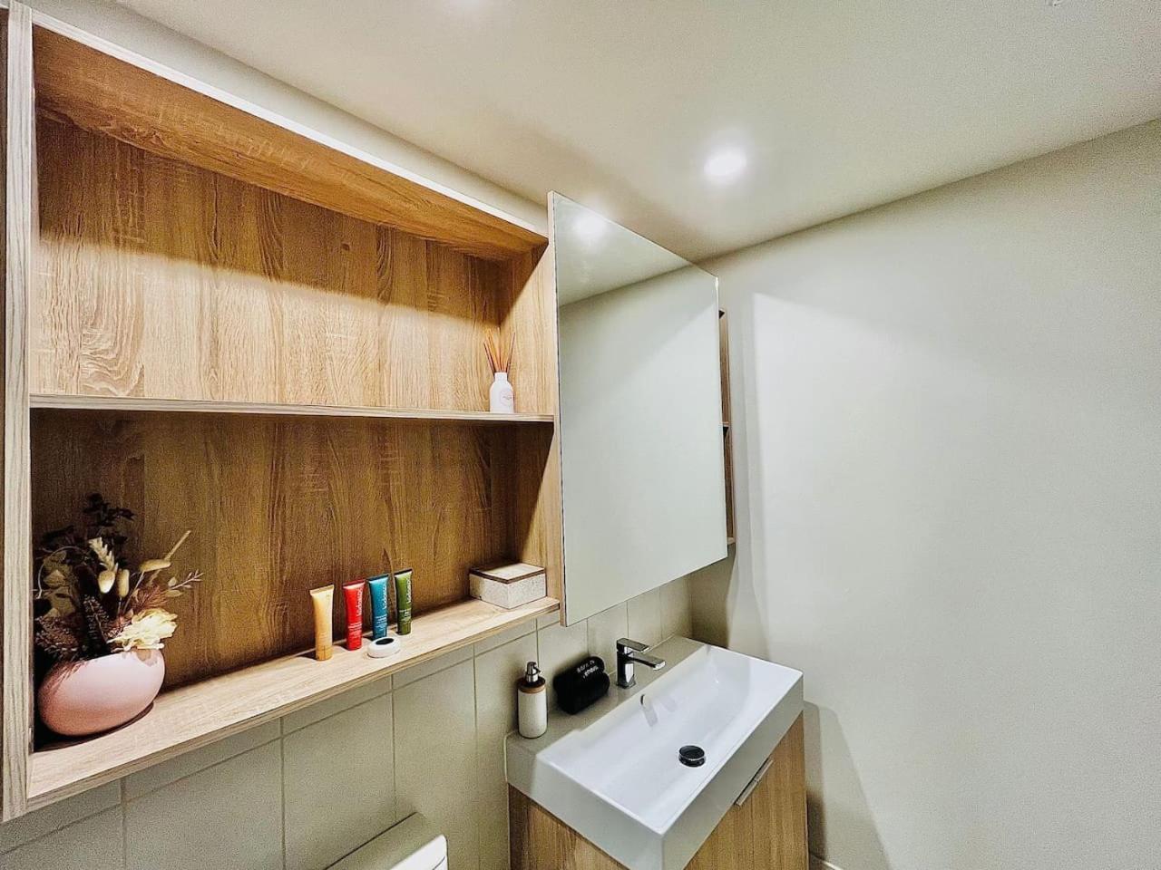 Apartment 1br With Stunning Views Heart Of *