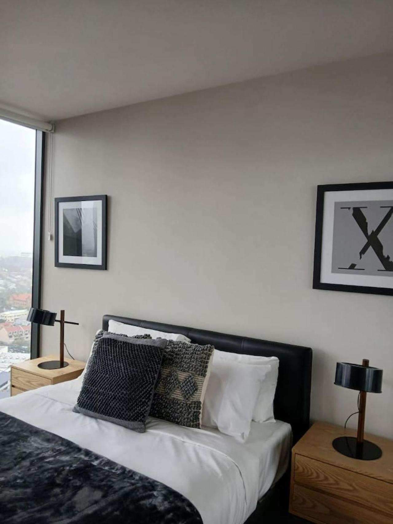 1br With Stunning Views Heart Of *