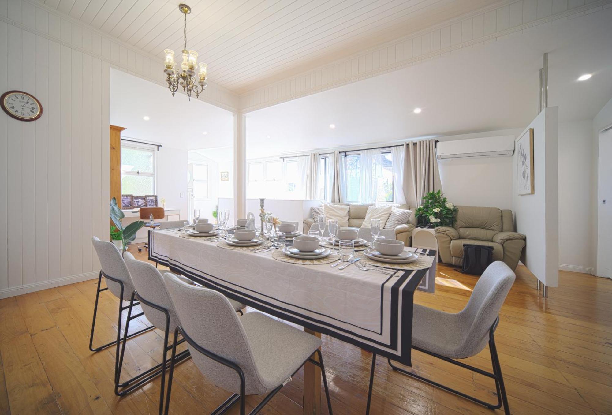 Charming Retro Retreat With Cozy Nights And Sweet Treats Close To Pa * Brisbane