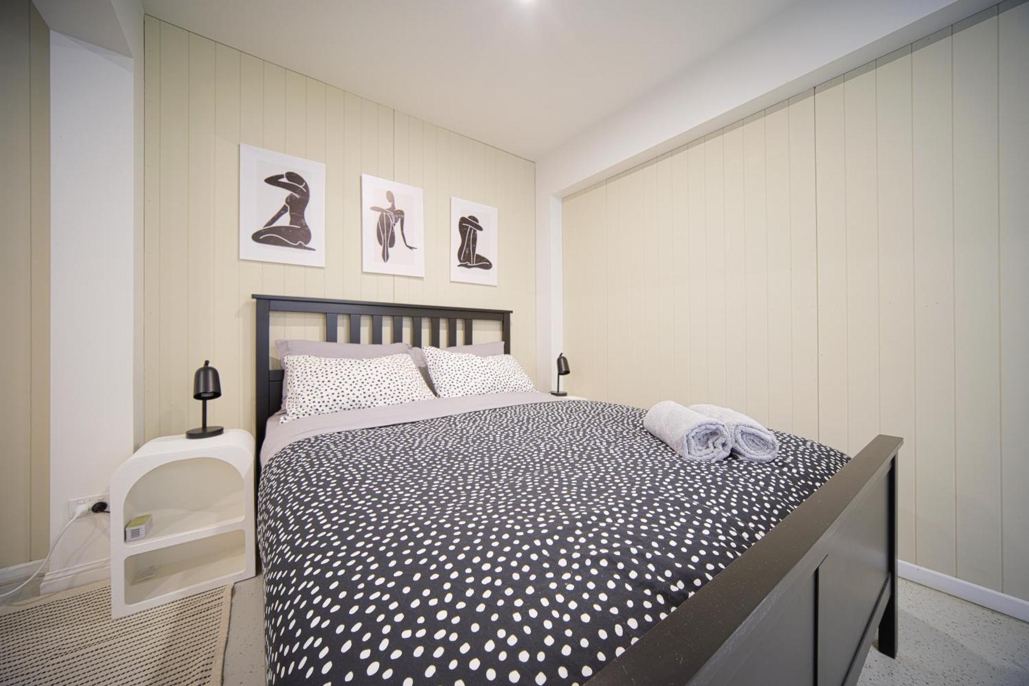 Charming Retro Retreat With Cozy Nights And Sweet Treats Close To Pa Brisbane