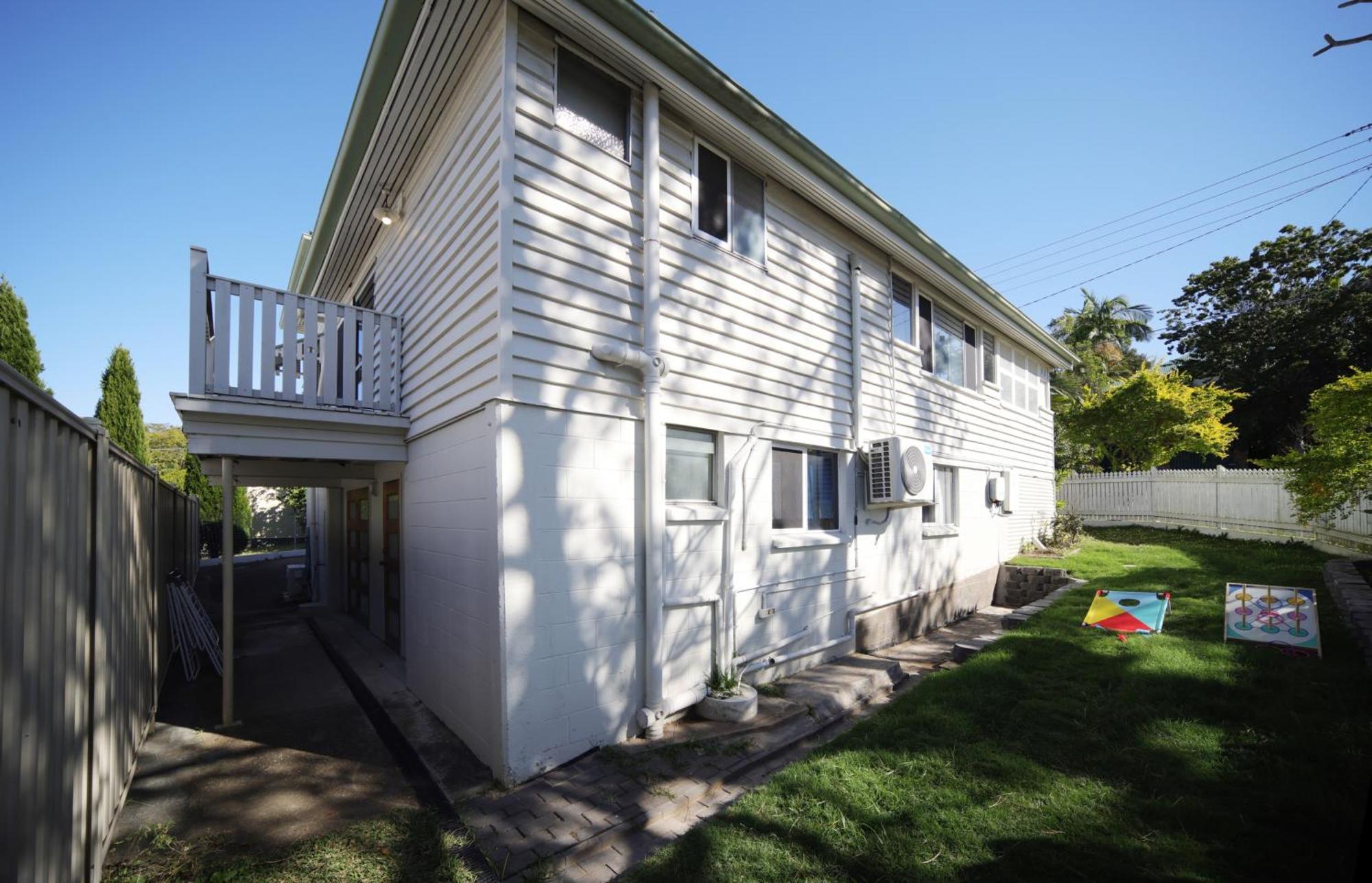 Charming Retro Retreat With Cozy Nights And Sweet Treats Close To Pa Holiday home