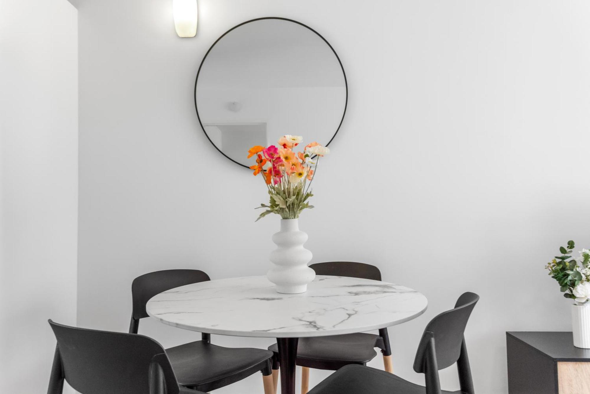 Spacious 1br Near Hospital, Qut And Cbd With Parking!