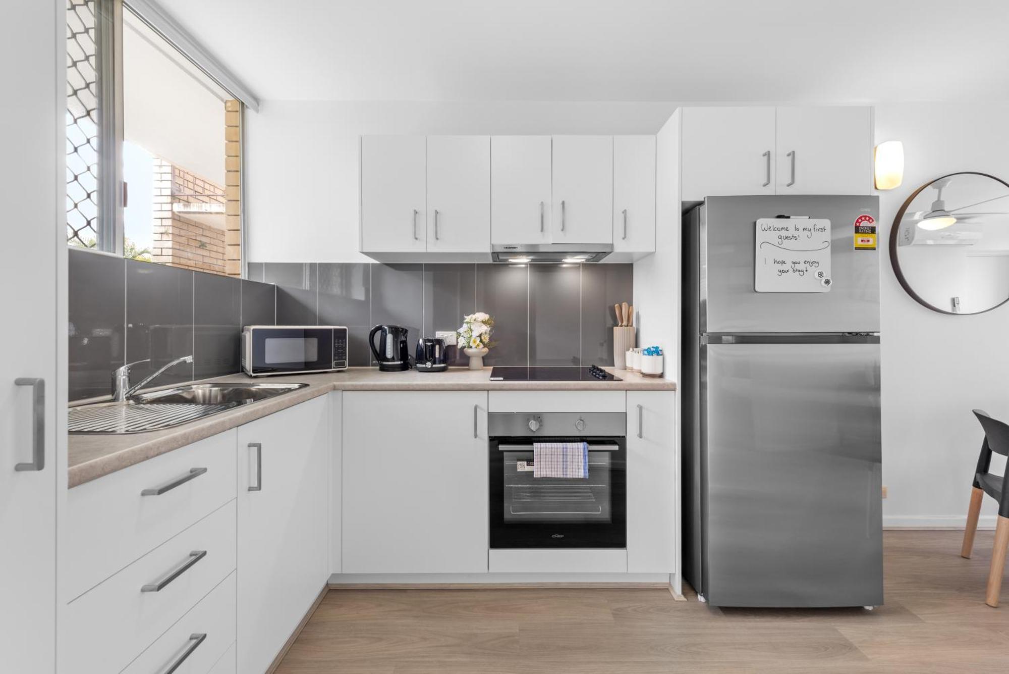 Spacious 1br Near Hospital, Qut And Cbd With Parking! Apartment