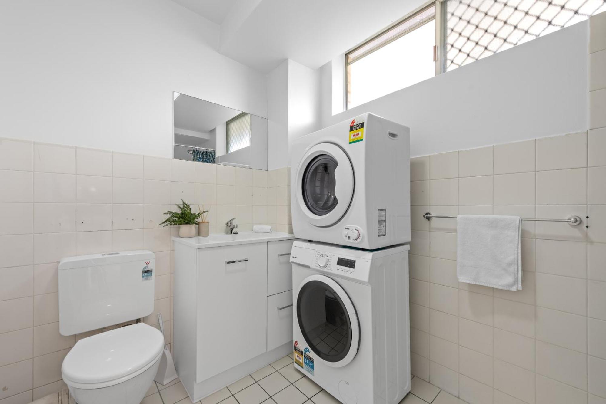 Spacious 1br Near Hospital, Qut And Cbd With Parking! * Brisbane