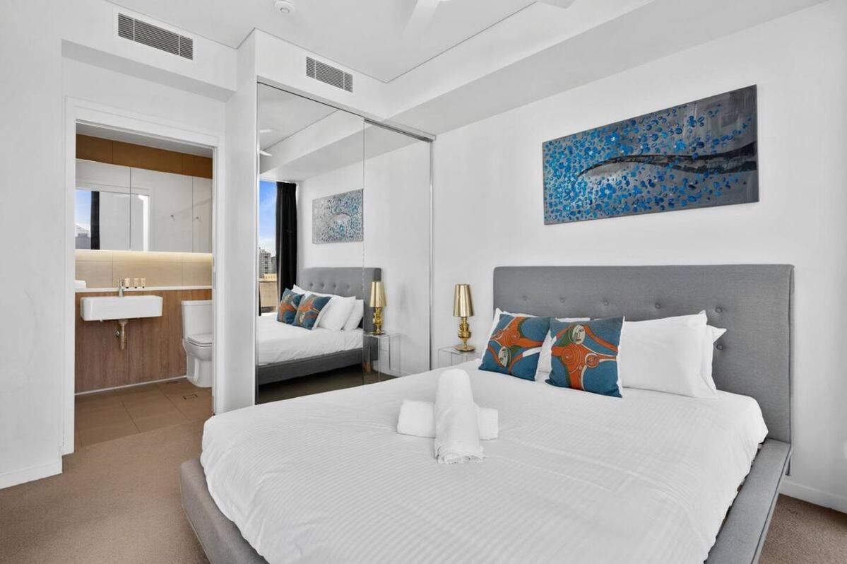 Apartment Stunning & River Views Rooftop Pool Gym Brisbane