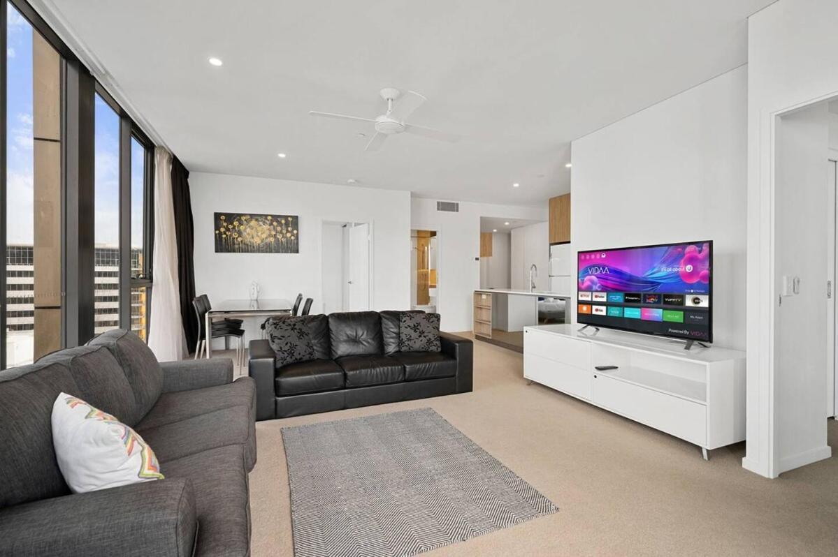 Stunning & River Views Rooftop Pool Gym