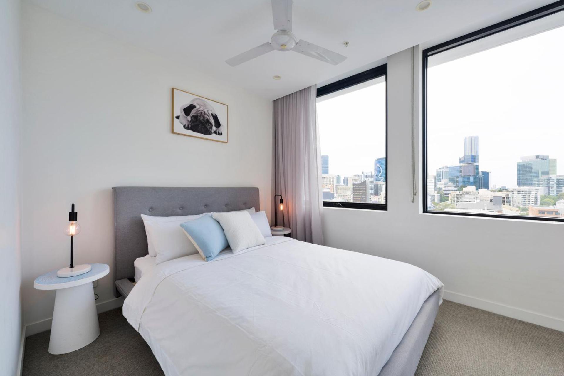 Spacious 2bed 2bath With Views Apartment *