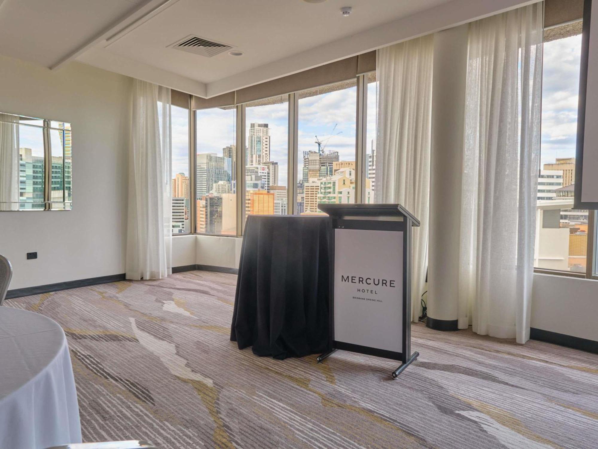Mercure Spring Hill 4*