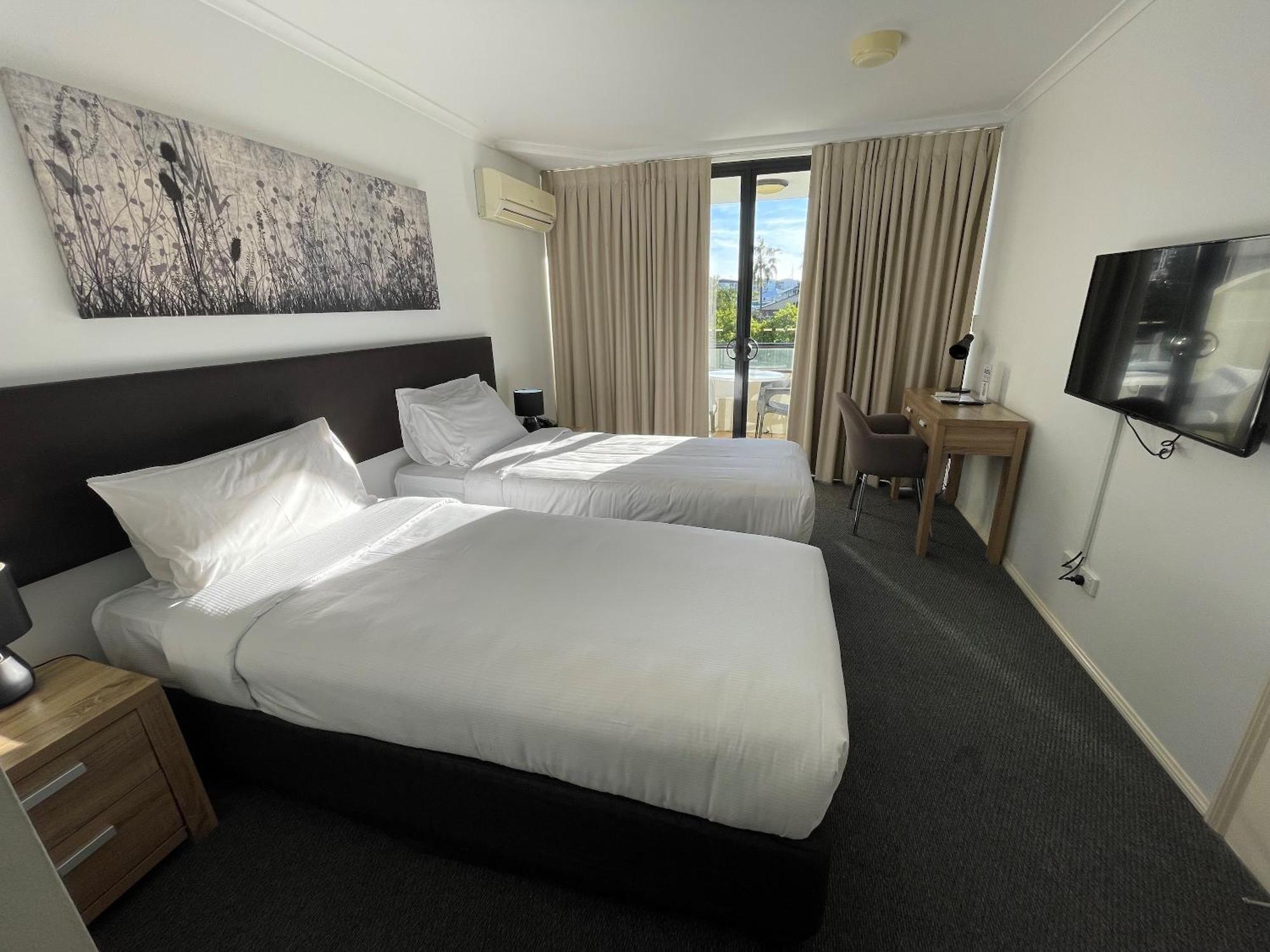 Aparthotel West End 4*