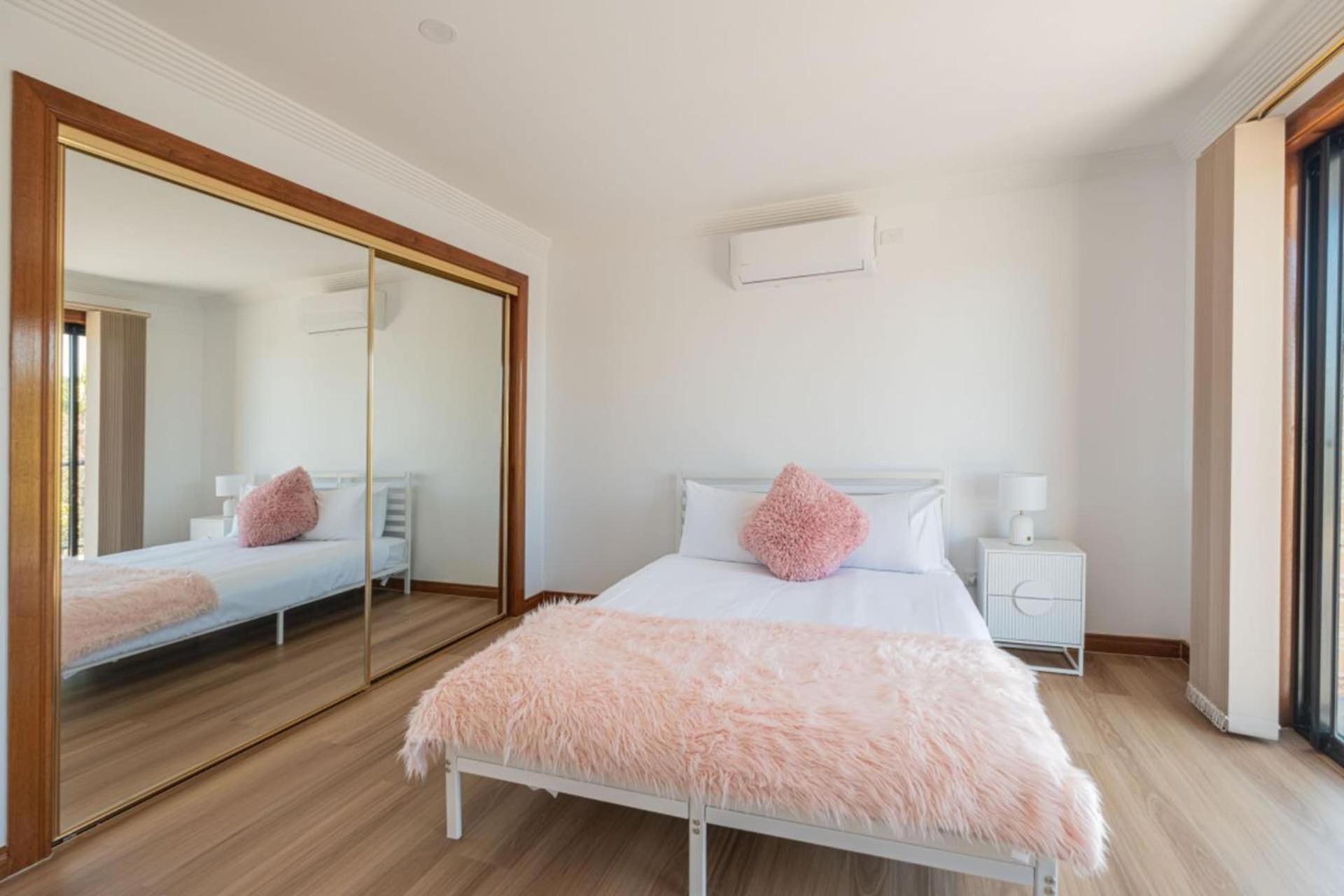 Holiday home 6bed Macgregor Brisbane