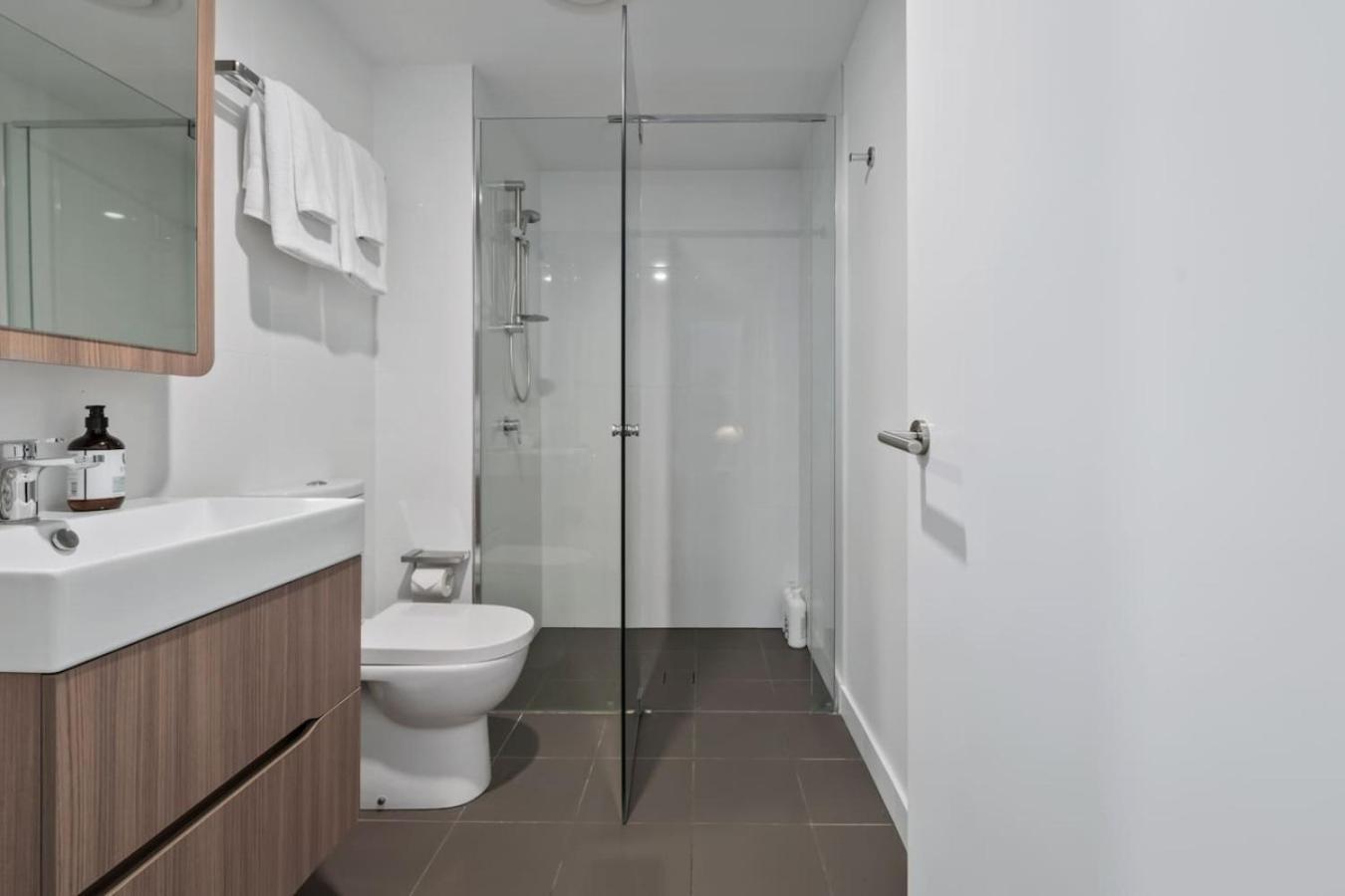 Fully Equipped Inner-city Near Cbd Apartment *