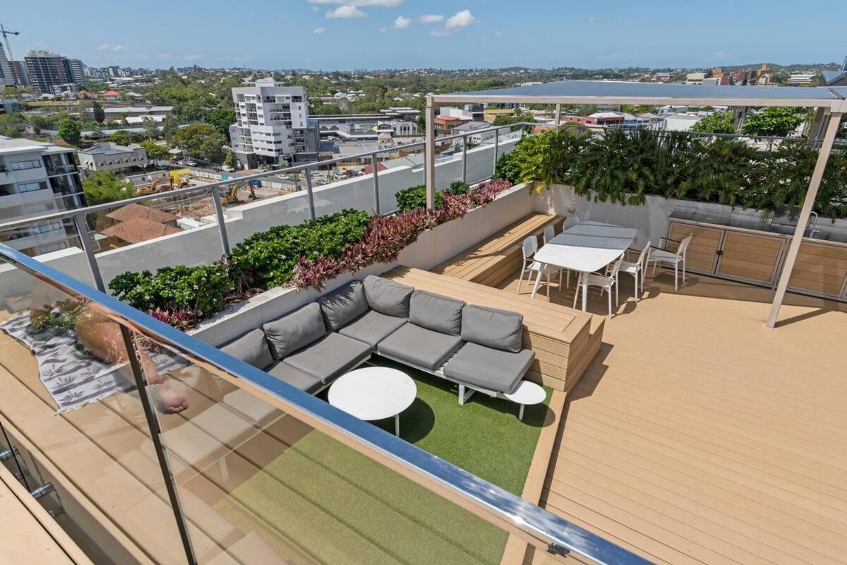 Peaceful With Parking Apartment *