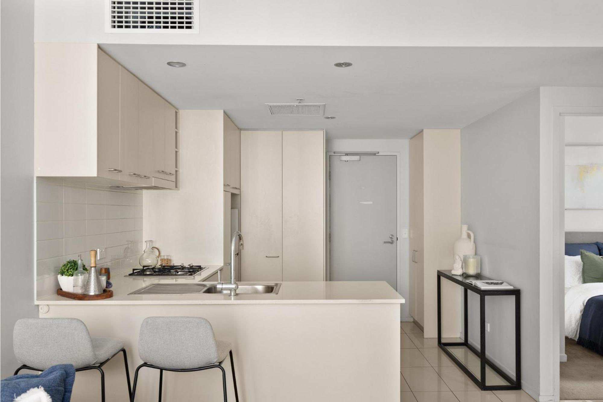 Midtown Apartment *