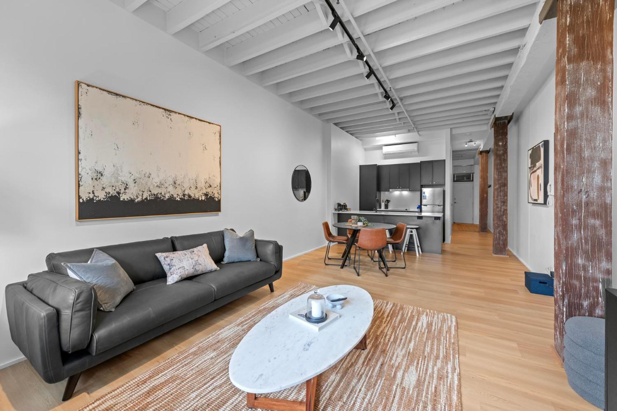 Woolstore Riverfront Teneriffe Apartment