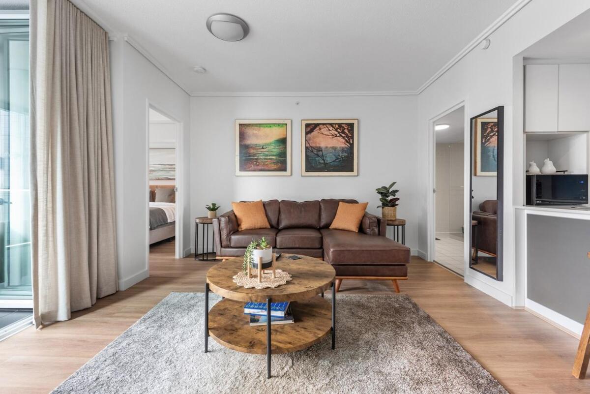 Hot In The 2bed-2bath-2car-study-pool-views Brisbane