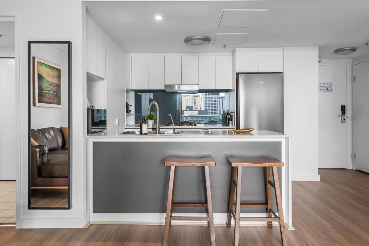 Hot In The 2bed-2bath-2car-study-pool-views * Brisbane