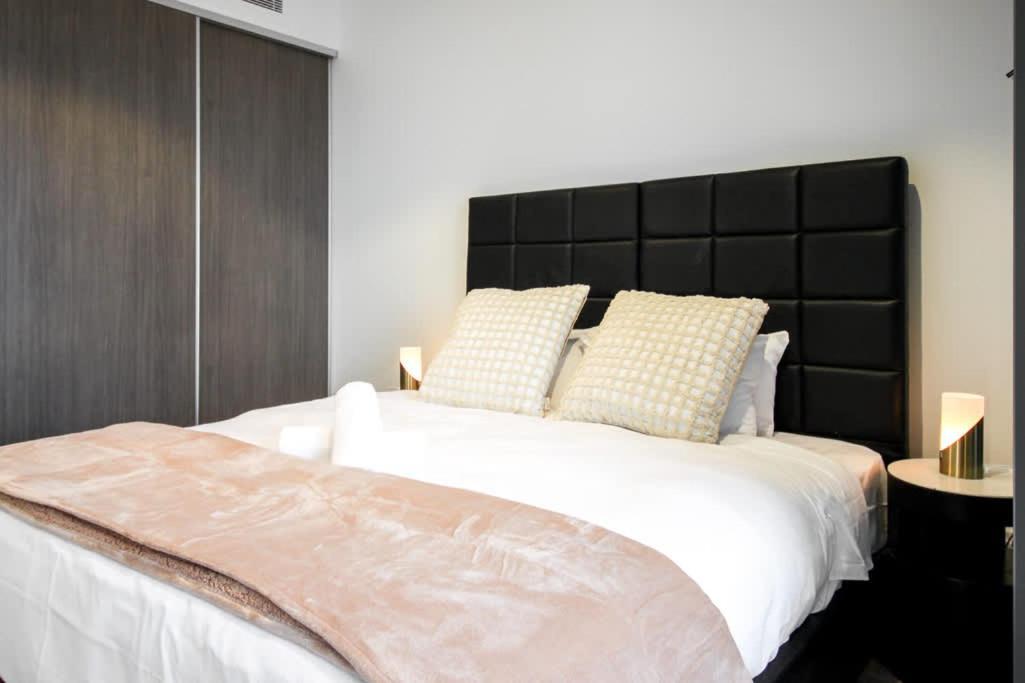 A Queens Wharf 3501 *