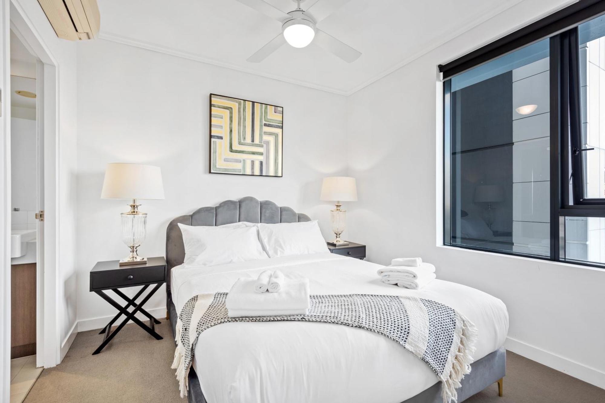 Spacious Valley Pad In Street Precinct Apartment Brisbane