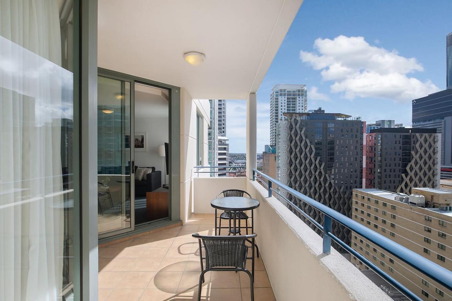 Apartment Charlotte's Poolside - Steps To Dining & Shops *