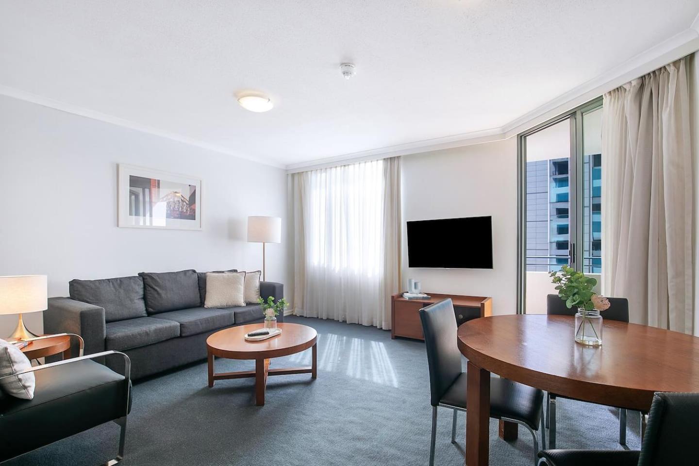 Apartment Charlotte's Poolside - Steps To Dining & Shops